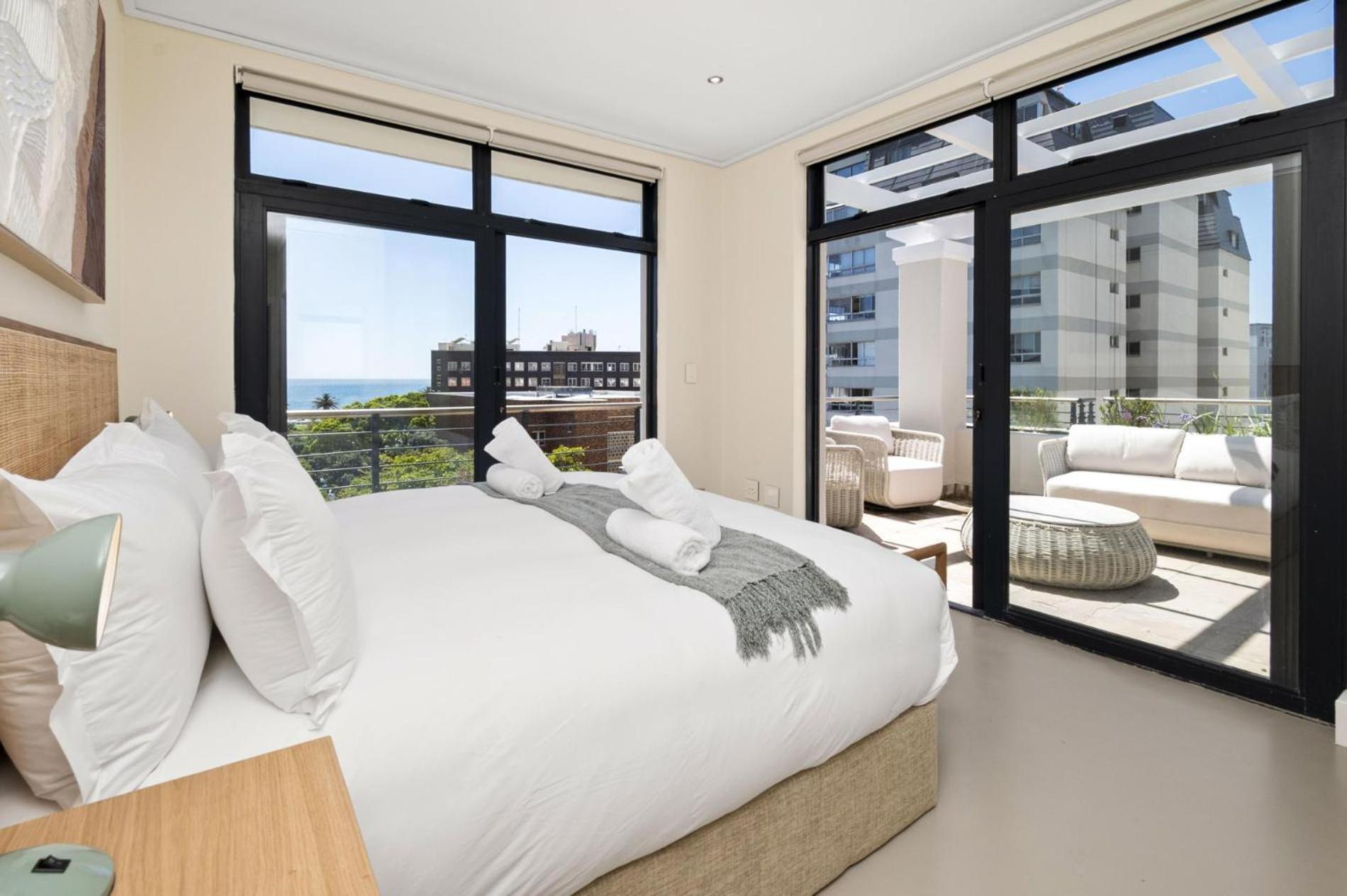 Atlantic Views Luxury 2-bed With Pool In Sea Point